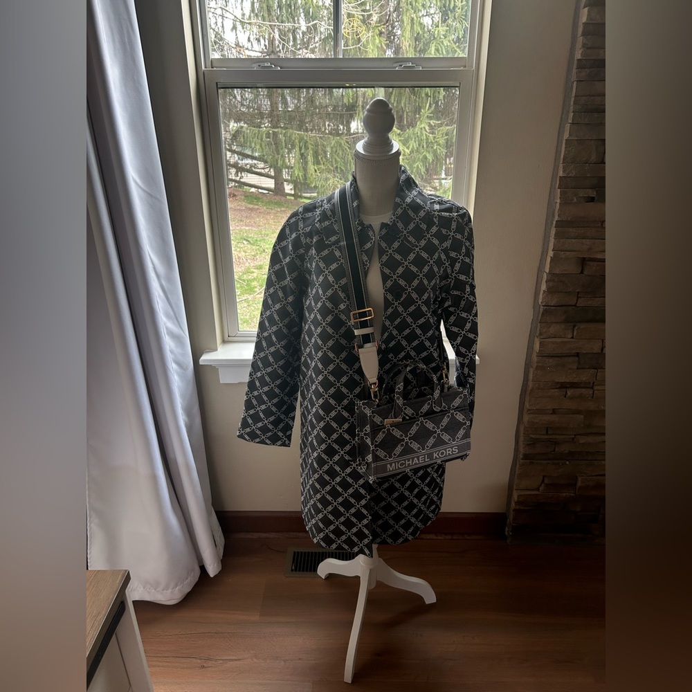 2PC. Michael Kors Empire Logo Jacquard Balmaccan Coat Sz. M W/Matching Handbag🖤🤍 - Picture 4 of 16